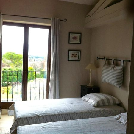 Oustau De Piera Bed & Breakfast Горд Екстериор снимка