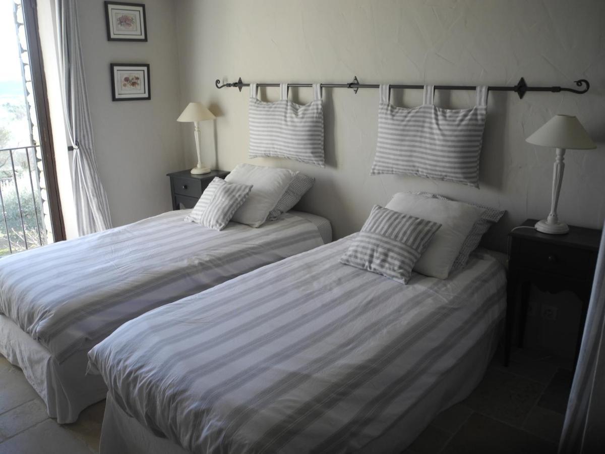 Oustau De Piera Bed & Breakfast Горд Екстериор снимка