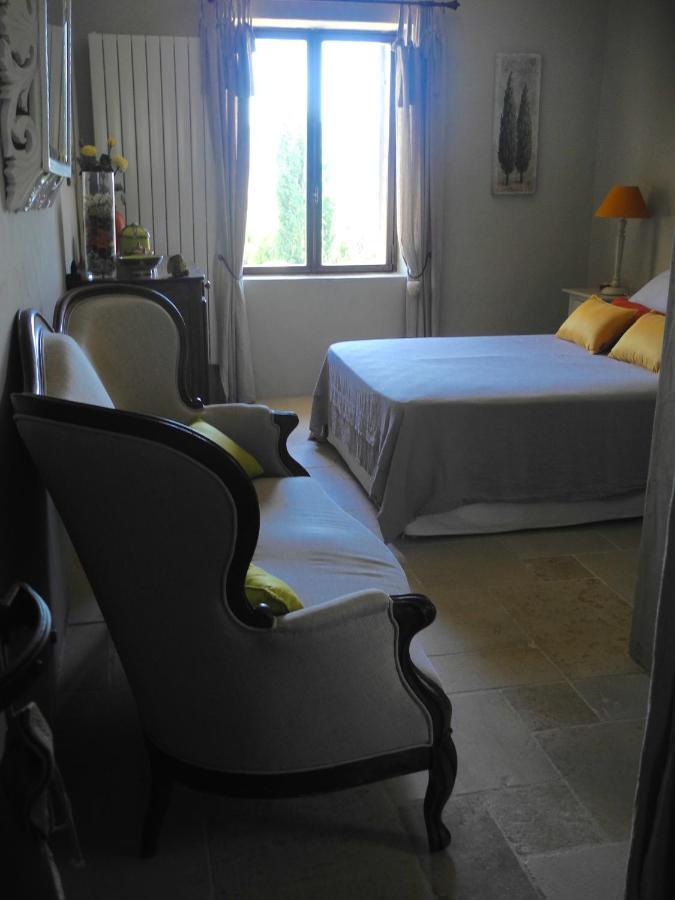 Oustau De Piera Bed & Breakfast Горд Екстериор снимка