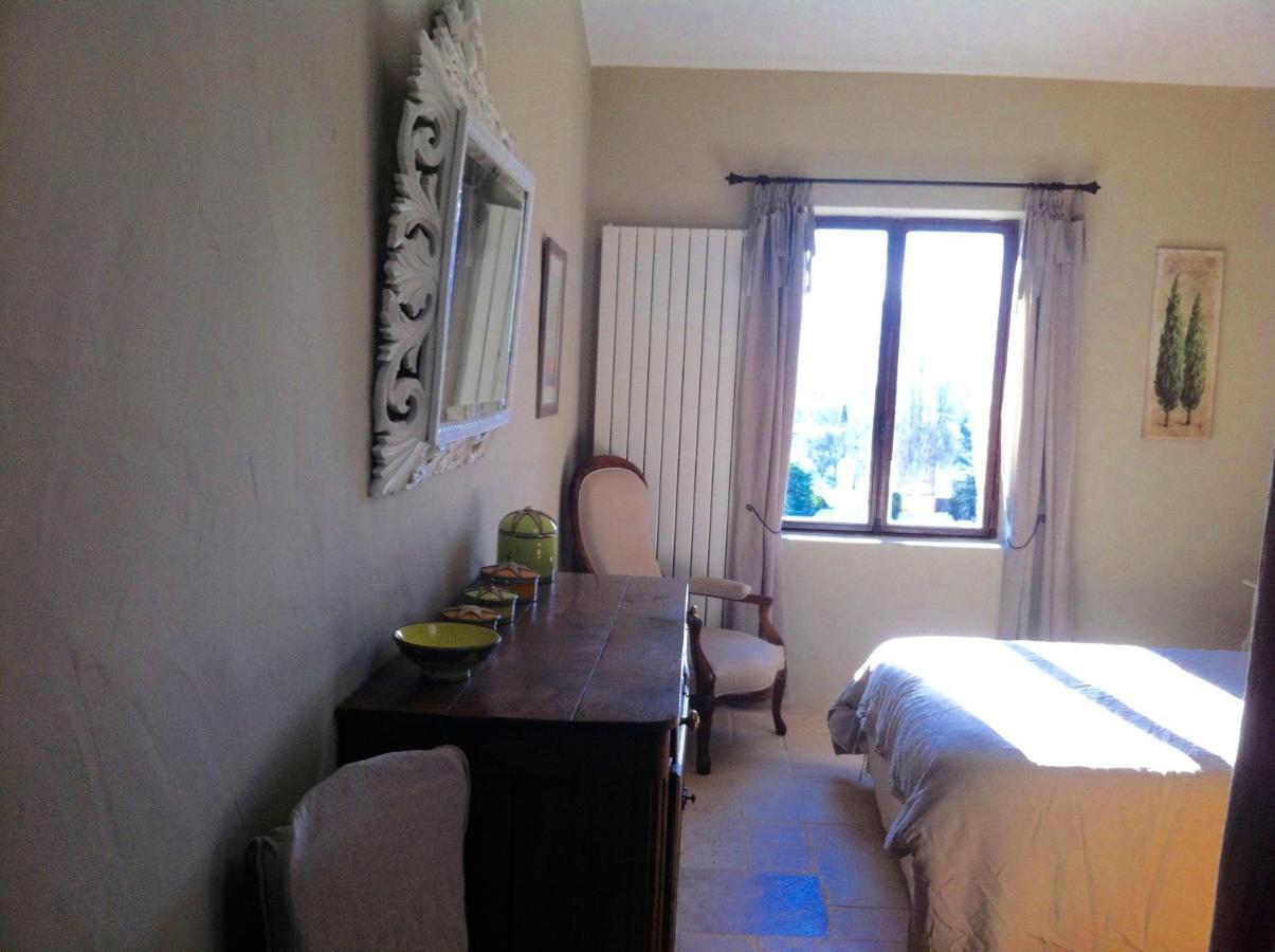Oustau De Piera Bed & Breakfast Горд Екстериор снимка