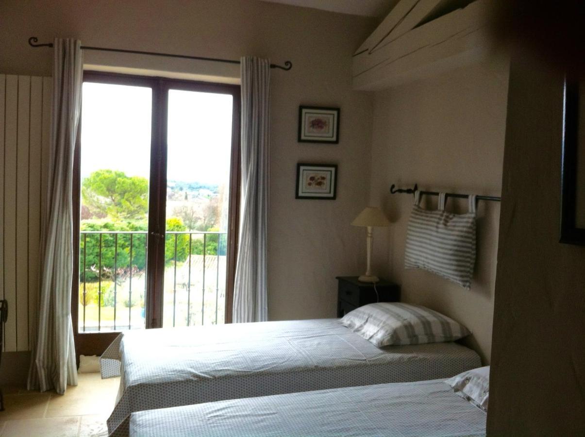 Oustau De Piera Bed & Breakfast Горд Екстериор снимка